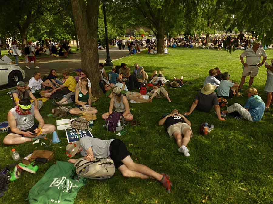 Climate March 29Apr2017-Sacked Out On The Mall Afterwards - 92deg high ties record for that date.