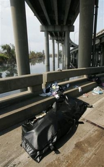 CorpseInBodyBagUnderInterstate10Overpass10Sept05