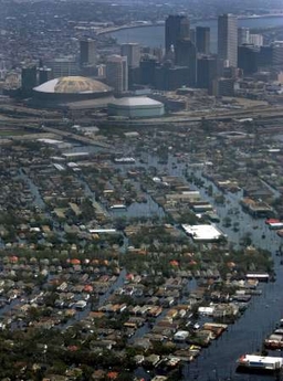 Superdome arial shot 31Aug05