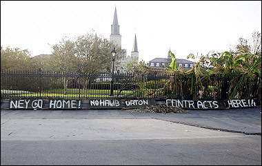 PoliticalProtestStPaulsChurchFrenchQuarter-CheneyHomeNoHaliburtnContractsHere