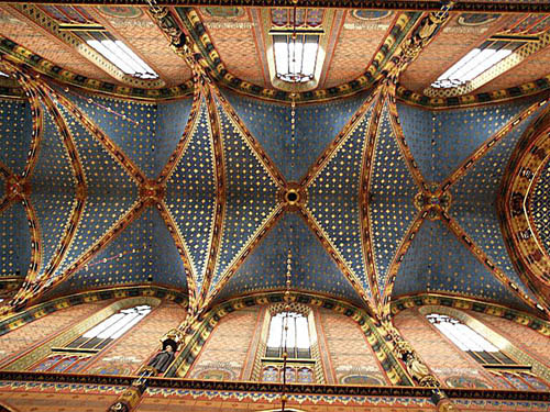 Krakowj-StMarysChurch-LookUpAtNave