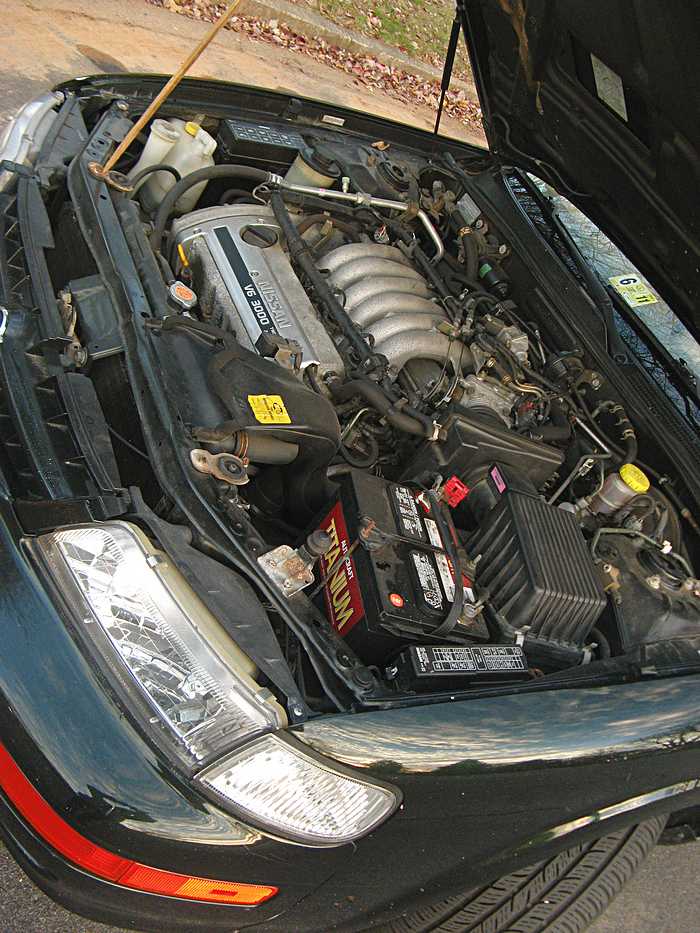 Jerry-VA sales on Craig's List, WashDC Nissan Maxima 1987 82,xxx $4200 - engine compartment overview