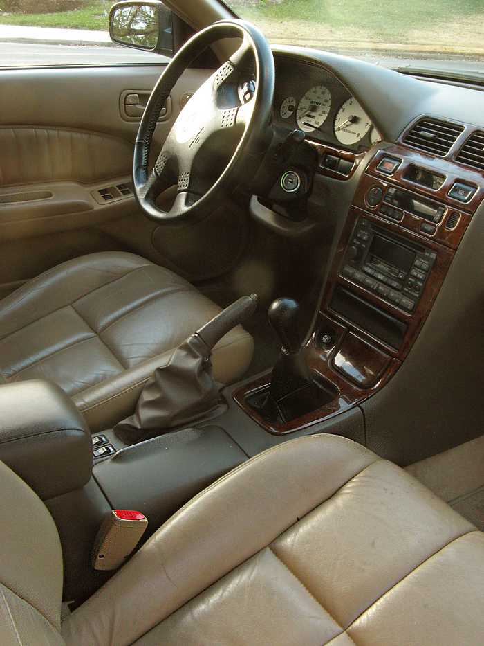Jerry-VA sales on Craig's List, WashDC Nissan Maxima 1987 82,xxx $4200 -- Interior, Front