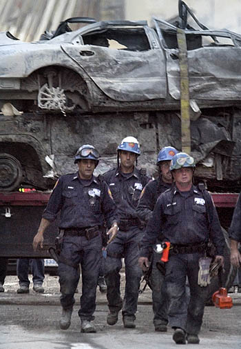 911 WTC attack: hauling gutted cars off the streets.