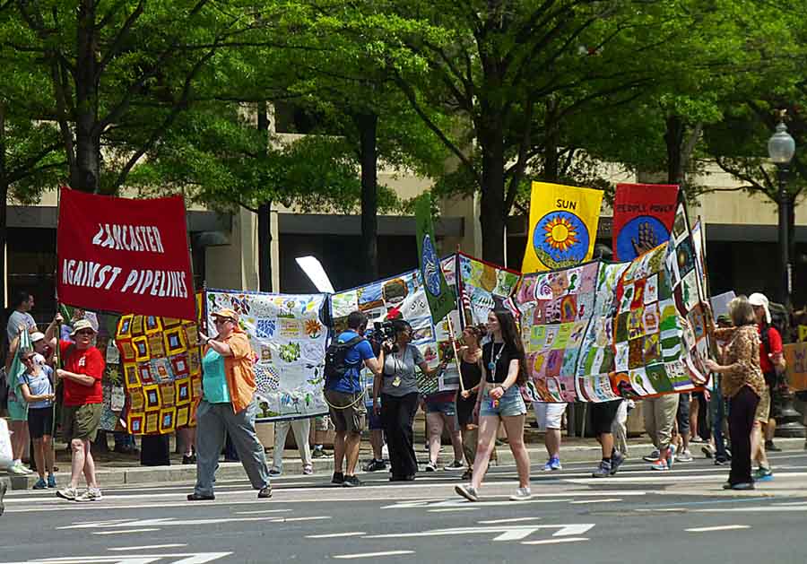 LancasterAgainst PipelinesMarchesWithTheir50ftQuilt-in-ClimateMarchGroup2-Sanctuary+LandRights-WashingtonDC29April2017