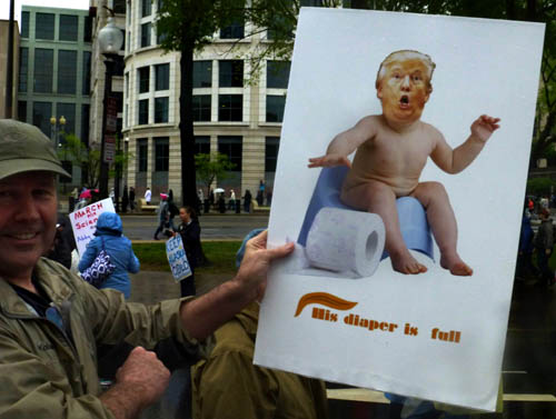 Trump sign: Diaper Full!!